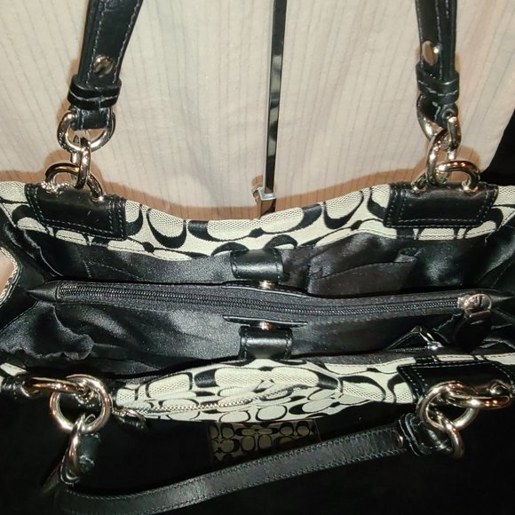 Coach Black & Grey Signature Canvas Penelope - Picture 7 of 16